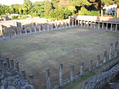 Gladiatorenkaserne in Pompeji zum Vergleich