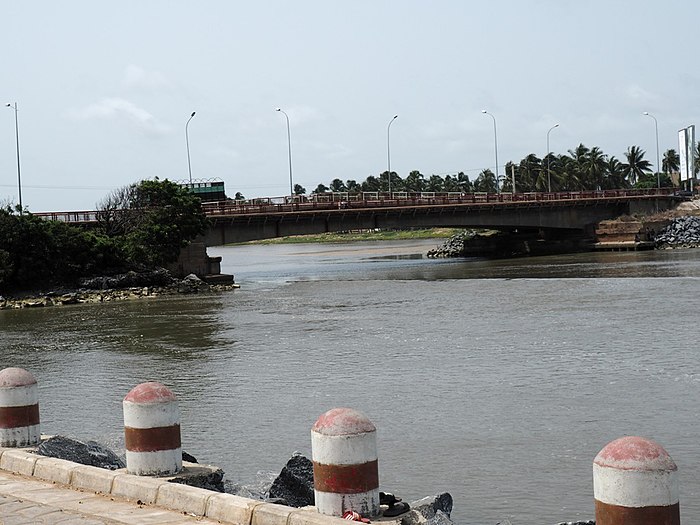 Pont Adido sur le Lac Togo a l'embouchure (Aneho, TOGO 2018).jpg