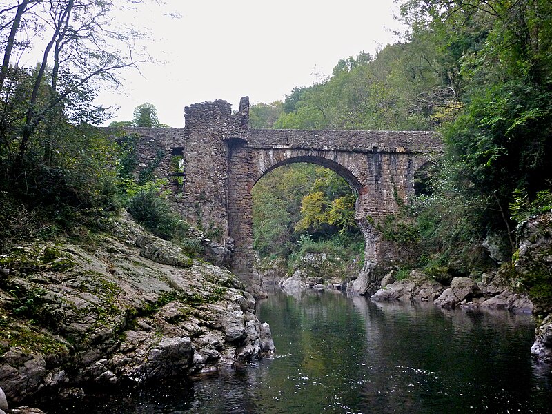 File:Pont du diable à Mercus-Garrabet.jpg