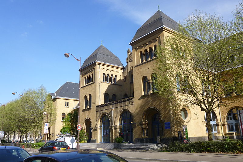 File:Poste de la gare - Metz.JPG