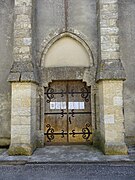 La porte de l’église.