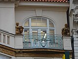 Praha - Nové Město, Václavské náměstí 9 - balkón se soškami