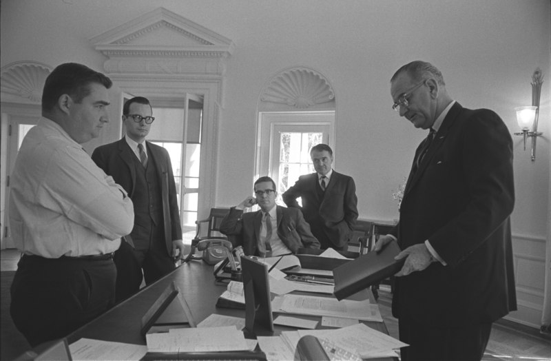 File:President Lyndon B. Johnson with Pierre Salinger, Bill Moyers, Ted Sorensen, and Jack Valenti.tif