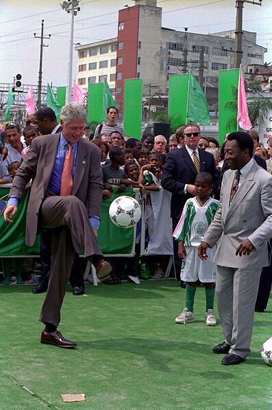 File:President William J. Clinton Kicking a Soccer Ball - NARA - 81122856.jpg