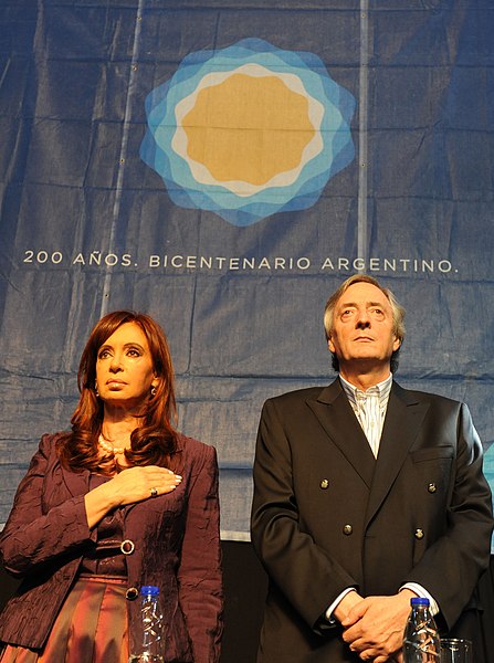 File:Presidenta Cristina Fernandez y diputado Nestor Kirchner.jpg