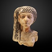 Portret al lui Meritaten; 1351–1332 î.Hr.; calcar pictat; înălțime: 15,4 cm; Luvru