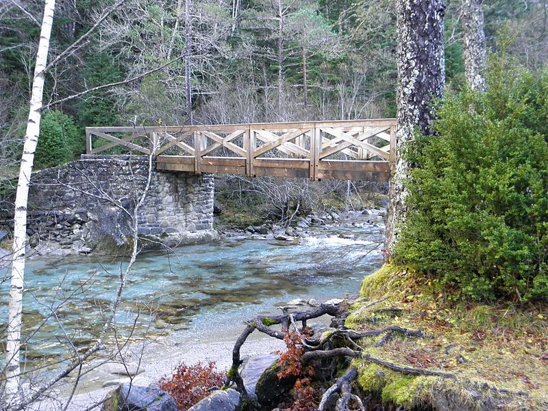 File:Puente sobre el Ara.JPG