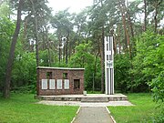 Pomnik ku czci 4 tys. osób zamordowanych w egzekucjach podczas okupacji hitlerowskiej, na północ od Gniewkowa