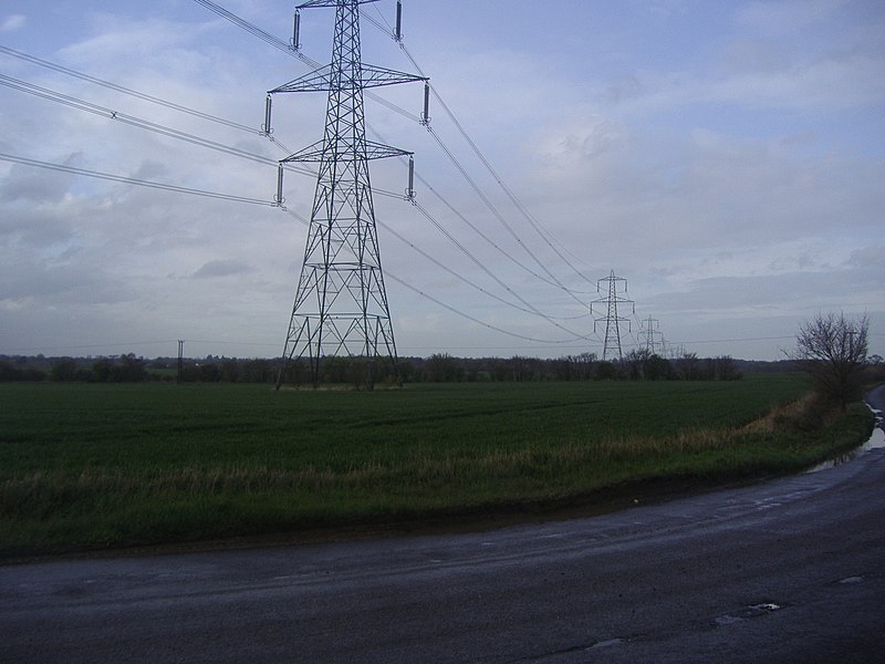 File:Pylons by Great Hadham Road - geograph.org.uk - 2917609.jpg