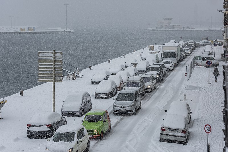 File:Quai de la République sous la neige.jpg