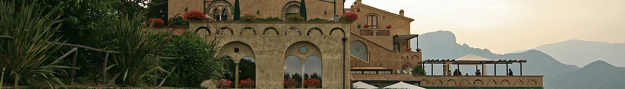 Ravello Banner Villa Cimbrone.jpg