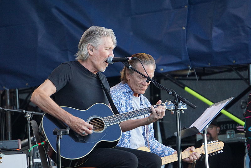 File:RogerWaterWatersNewportFestival.JPG