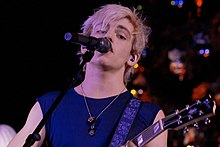 Ross Lynch (11834465594) (cropped).jpg