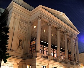 Royal Opera House at night.jpg