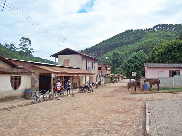 Rua principal do povoado