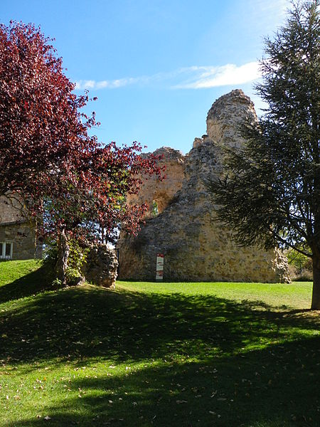 File:Ruinas del Castillo de Soria.jpg