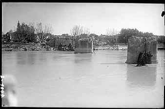 Trinquetaille Bridge.jpg Harabeleri