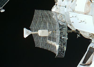 Closeup of the Travers antenna taken by the crew of STS-79