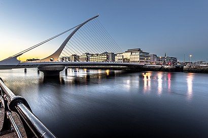 How to get to Samuel Beckett Bridge with public transit - About the place