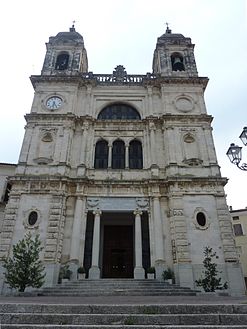SanValentinoInAbruzzoCiteriore-Duomo.JPG