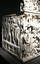 Des soldats romains escortent deux prisonniers barbares.