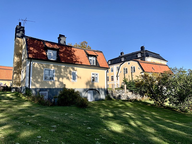 File:Schenströms herrgårds flyglar vid Ramnäs bruksområde.jpg