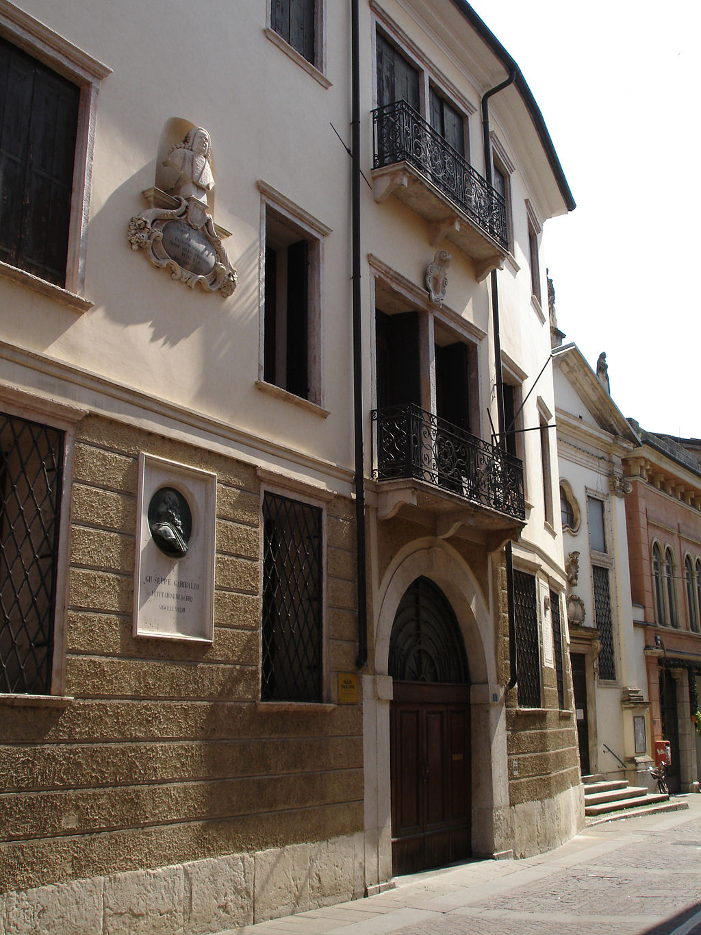 Palazzo Toaldi Capra