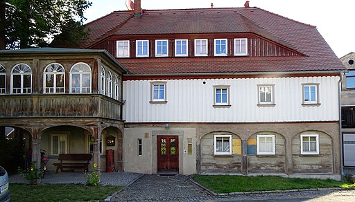 Schulstraße 4