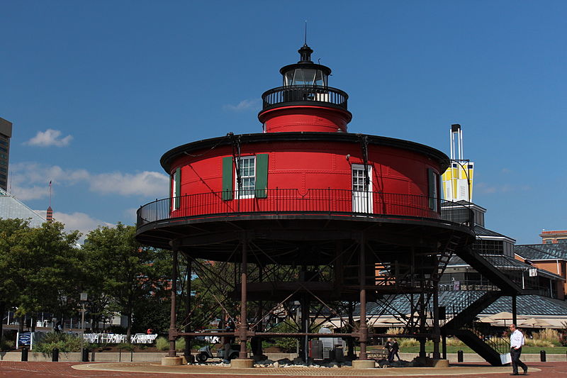 File:Seven-Foot Knoll Lighthouse.JPG