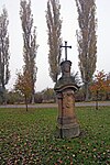 Sloup s krucifixem u hřbitova v Třebechovicích pod Orebem.jpg