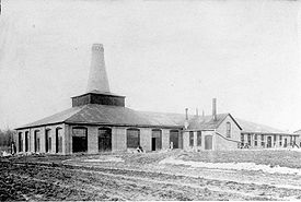 Hartford City's Sneath Glass factory in 1895 Sneath Glass factory 1895 Walnut St.jpg