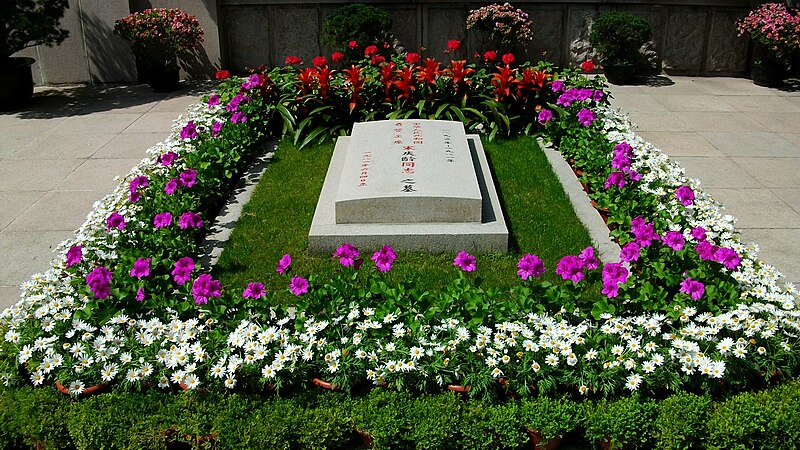 File:Soong's Tomb in Shanghai.JPG