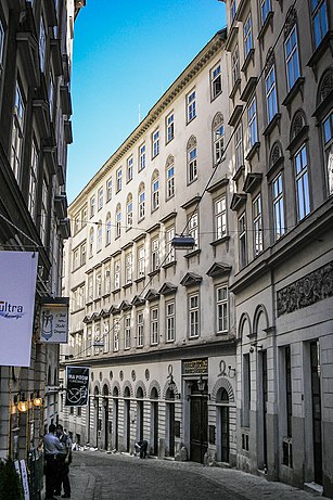 So kommt man zu Stadttempel mit den Öffentlichen - Mehr zum Ort Hier