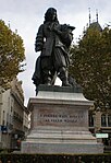 Estatua de Pèire Pau Riquet sus la passejada que pòrta son nom a Besièrs