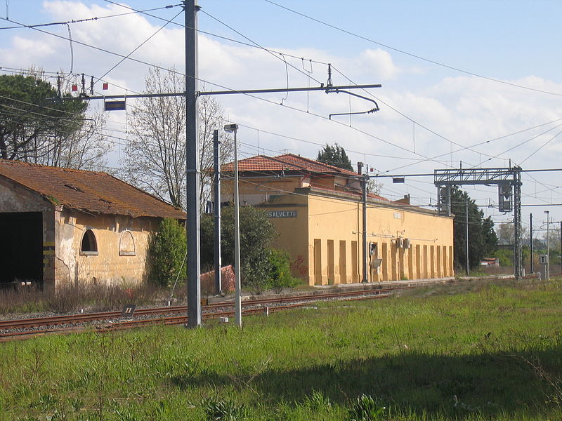 File:Stazione di Collesalvetti.JPG