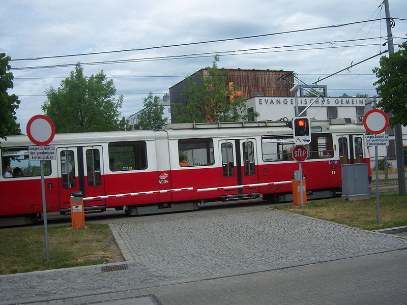 File:Straßenbahnübergang 3.JPG