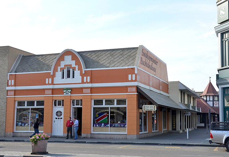 File:Swakopmunder Buchhandlung, Swakopmund (Namibia).jpg