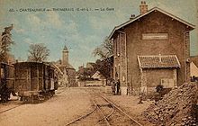 1899'dan 1932'ye kadar şehre hizmet veren Eure-et-Loir Tramvay istasyonunu gösteren 1910 kartpostal