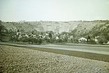 Talhausen von Südwesten und die 1967 noch alle bewirtschafteten Weinberge im Talhäuser Berg