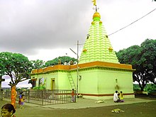 Tryamboli kuil di Temblai hill, Kolhapur, Maharashtra, India