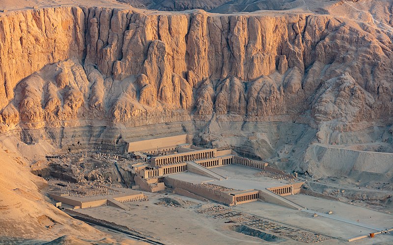 File:Templo funerario de Hatshepsut, Luxor, Egipto, 2022-04-03, DD 13.jpg