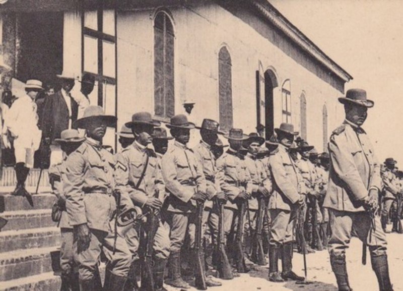 File:The Guardia Republicana in Puerto Plata, c. 1910.jpg