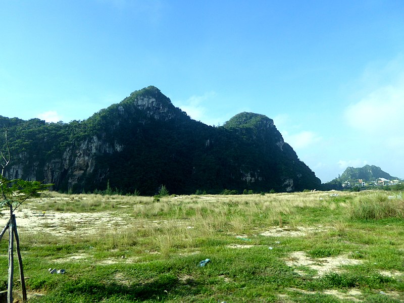 File:The Marble Mountains Da Nang Viet Nam - panoramio.jpg