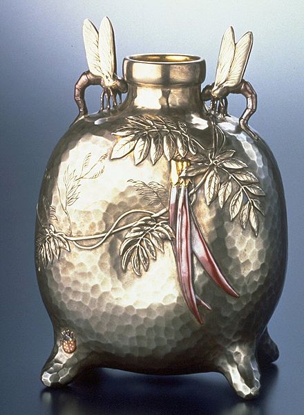 File:Tiffany and Company - Vase - Walters 571706 - Profile.jpg