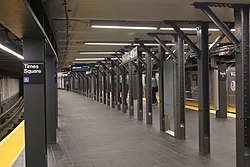 Plataforma alargada na Times Square