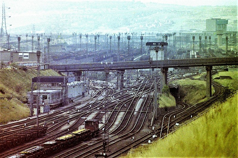 File:Tinsley Marshalling Yard, Sheffield, 1981 (geograph 6888732).jpg