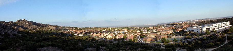 Panoramic view of Torrelodones town Torrelodones. Vista panoramica desde Polideportivo.jpg