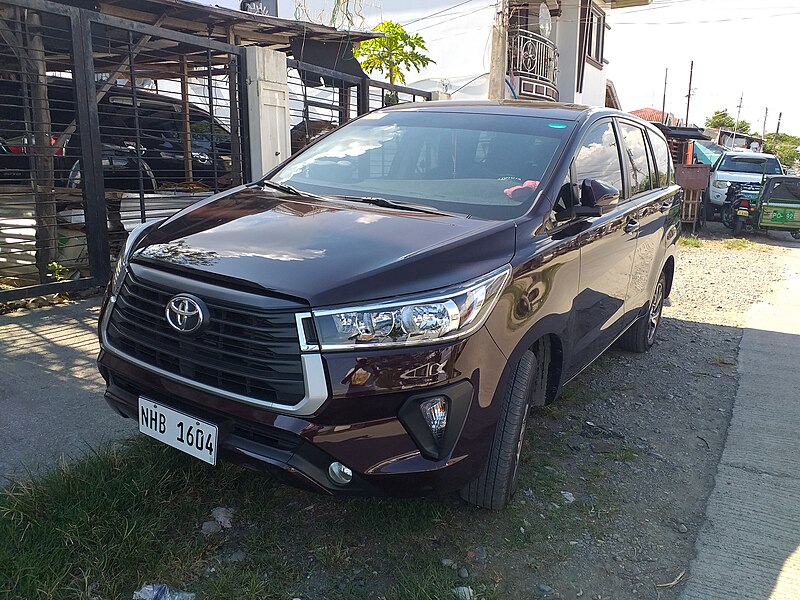 File:Toyota Innova 2.8 E 2023 (3).jpg