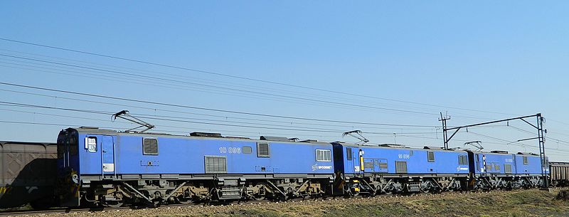 File:Transnet coal train - empties headed by 10 096, 10 074 and 10 069 at Kendal. (17165536890).jpg