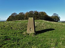 Triangulasi pilar pada Sok Rendah (geograph 5580948).jpg